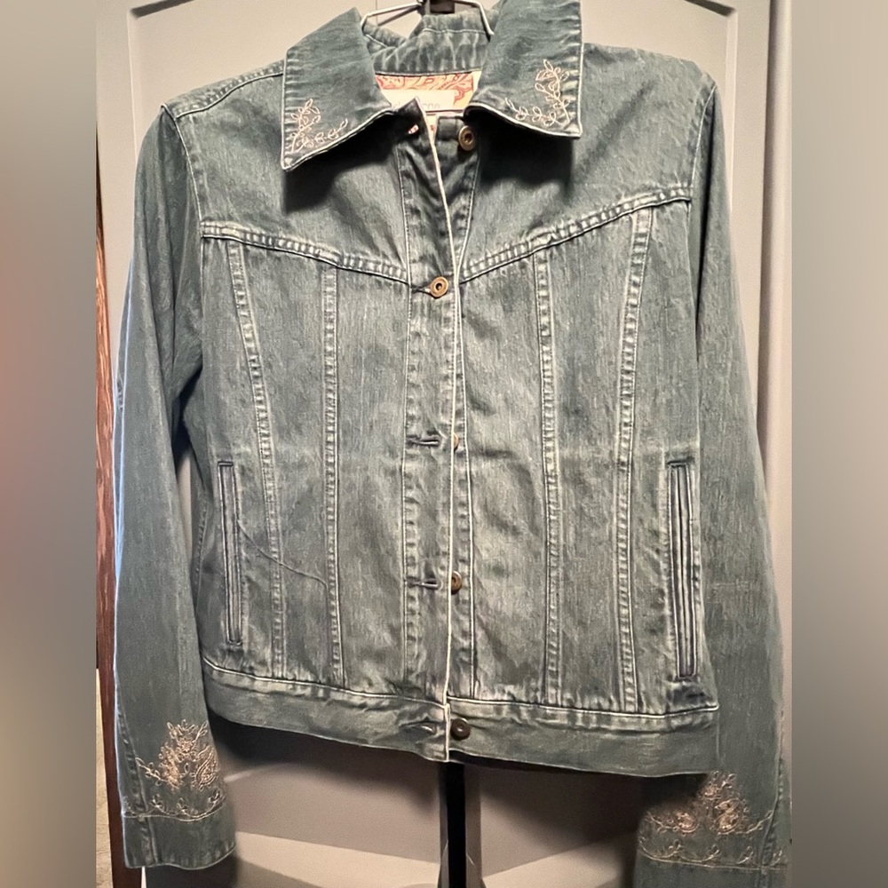 Jean jacket, very nice, not heavy